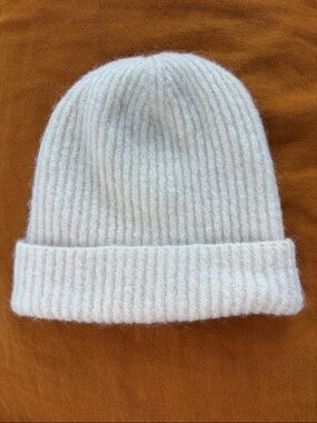 Janessa Leoné Cream Ribbed Knit Beanie
